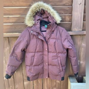 Woods Puffer Jacket Women’s XL in Huckleberry color w/ hood & Removable faux fur